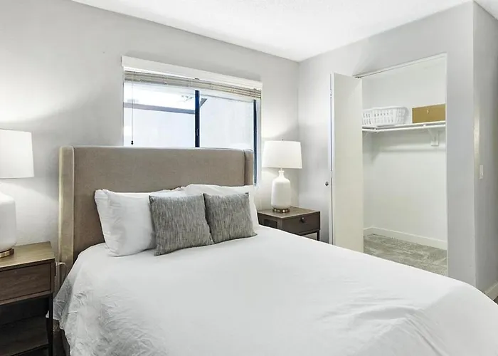 Apartment Landing Modern With Amazing Amenities